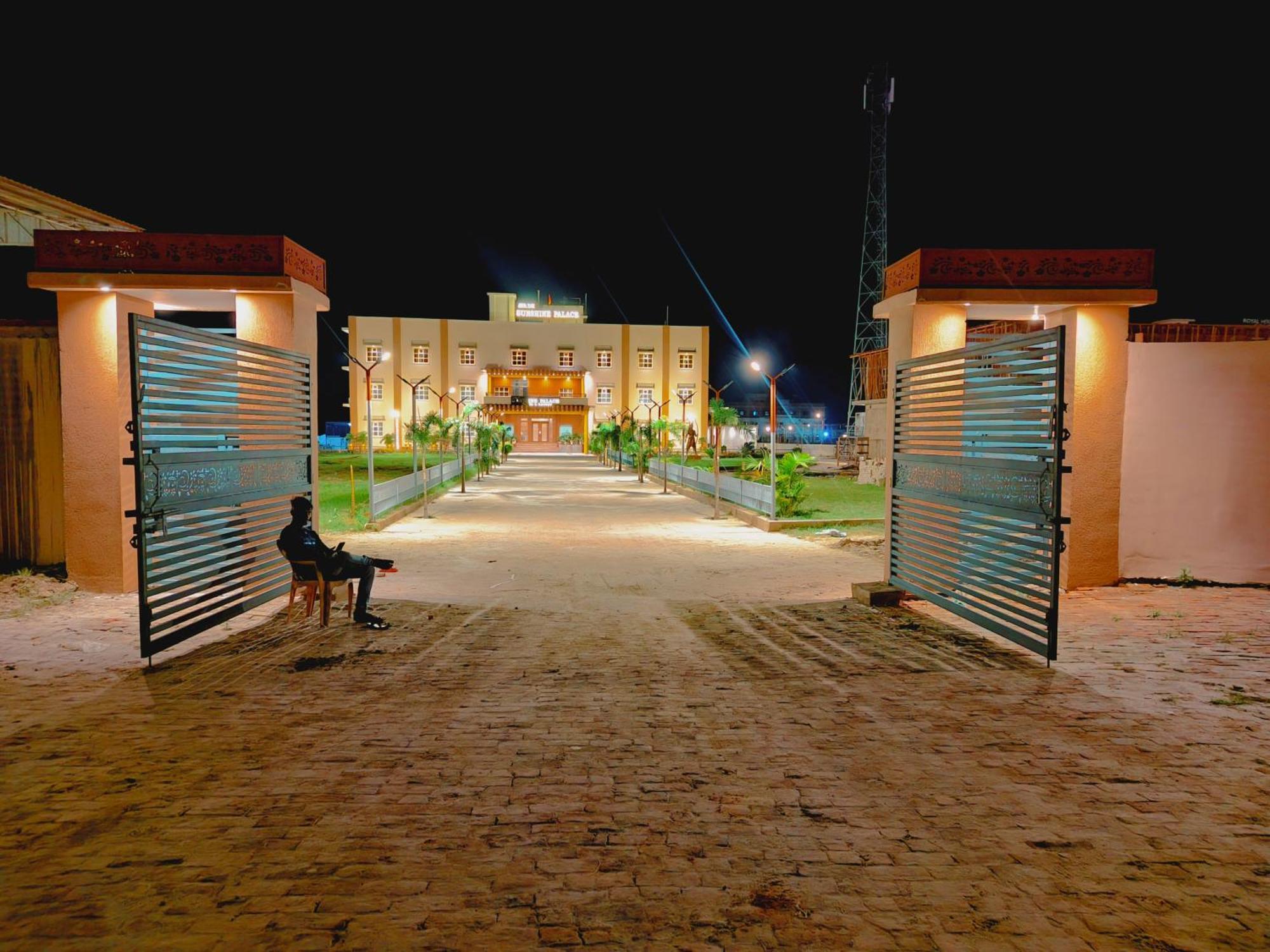 Avadh Sunshine Palace Hotel And Resort Ayodhya Zewnętrze zdjęcie