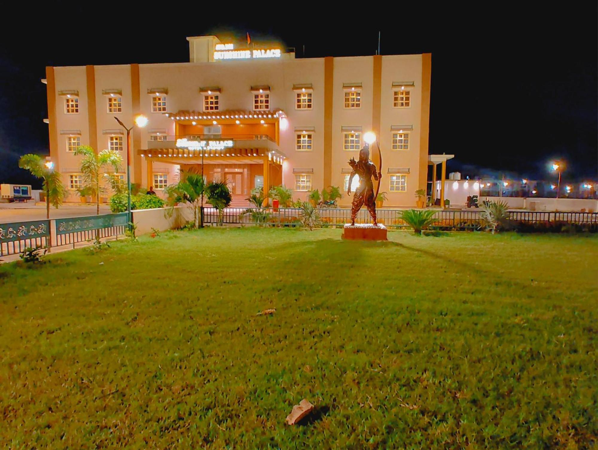 Avadh Sunshine Palace Hotel And Resort Ayodhya Zewnętrze zdjęcie