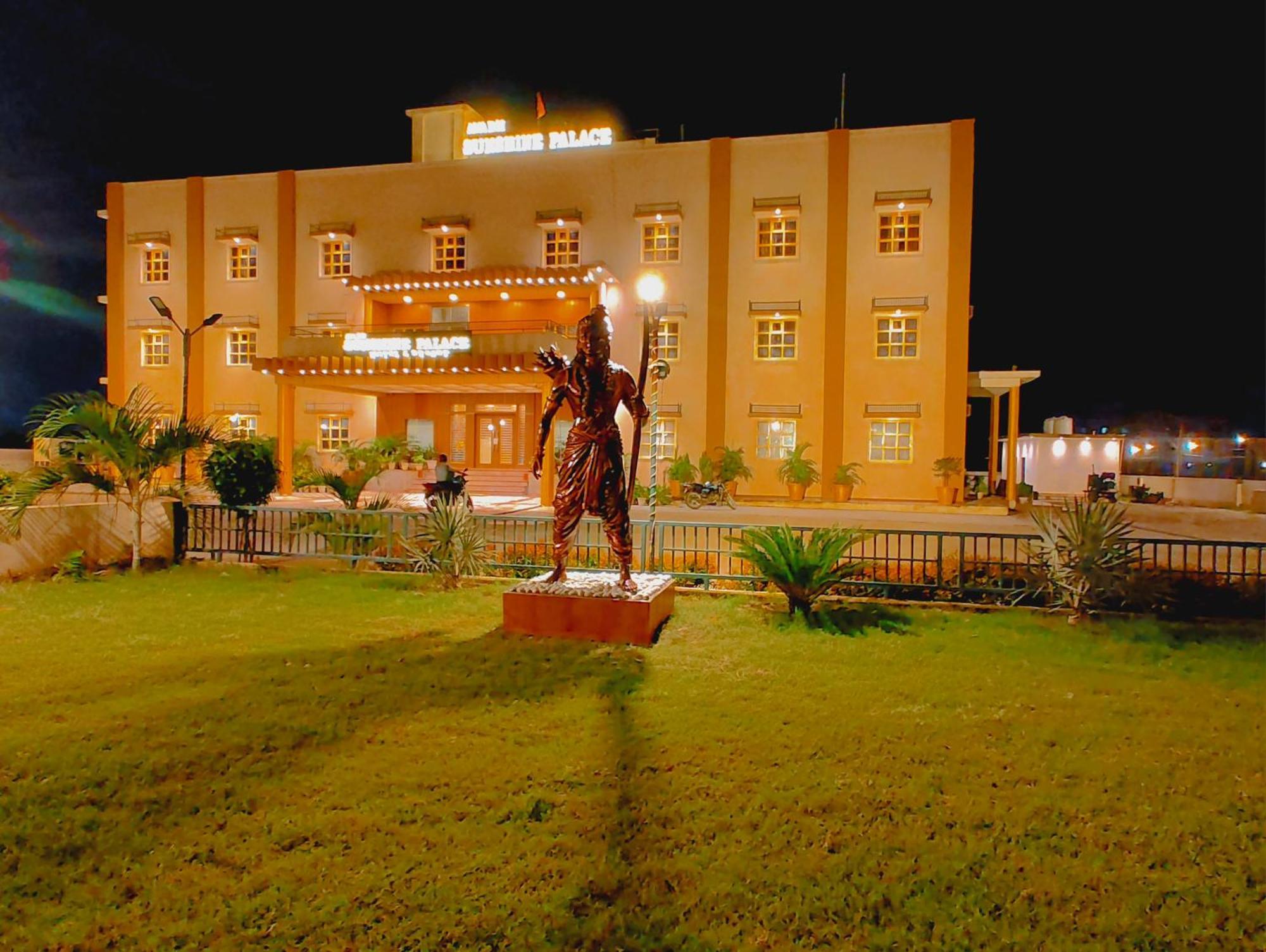 Avadh Sunshine Palace Hotel And Resort Ayodhya Zewnętrze zdjęcie