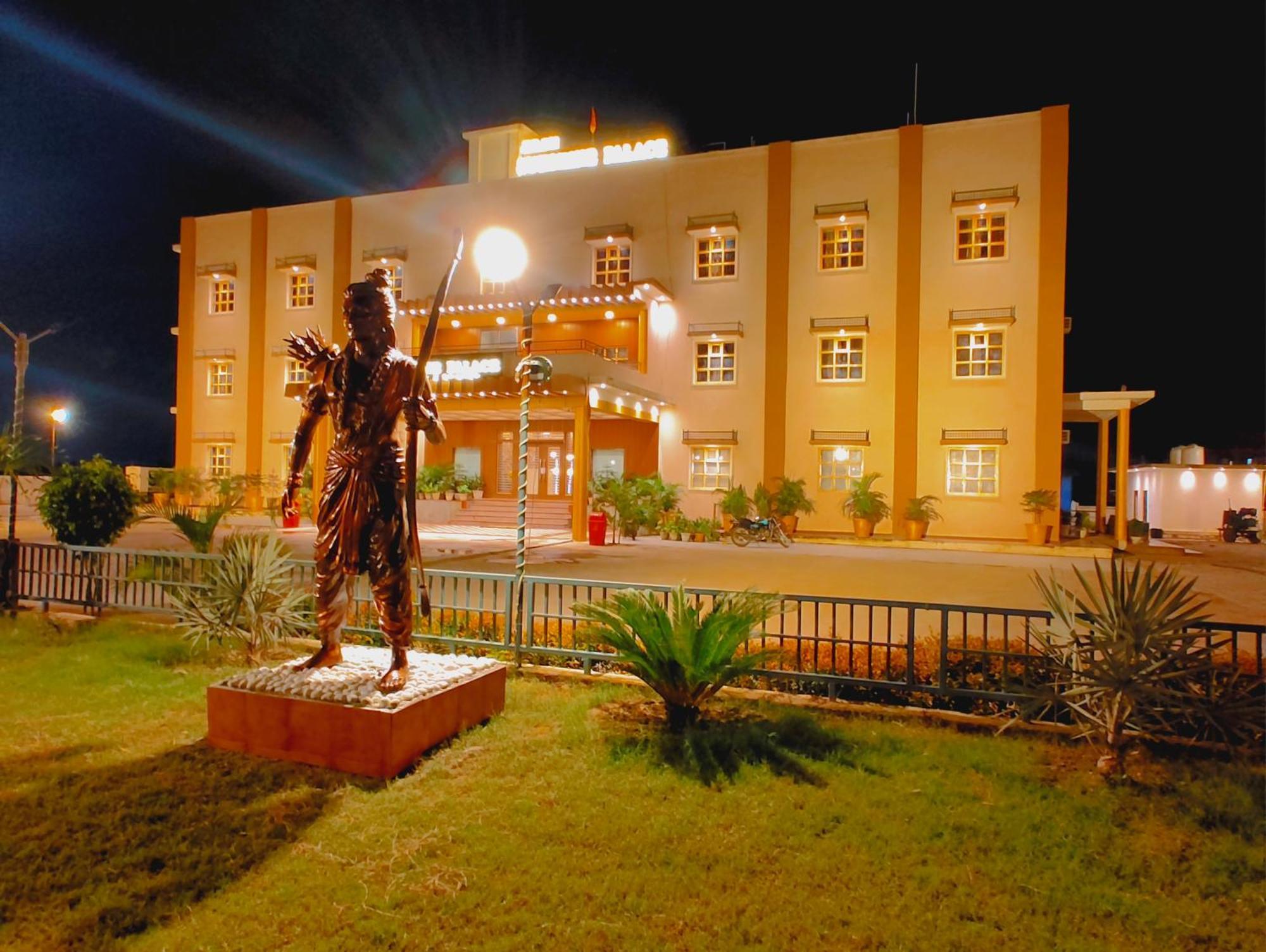 Avadh Sunshine Palace Hotel And Resort Ayodhya Zewnętrze zdjęcie