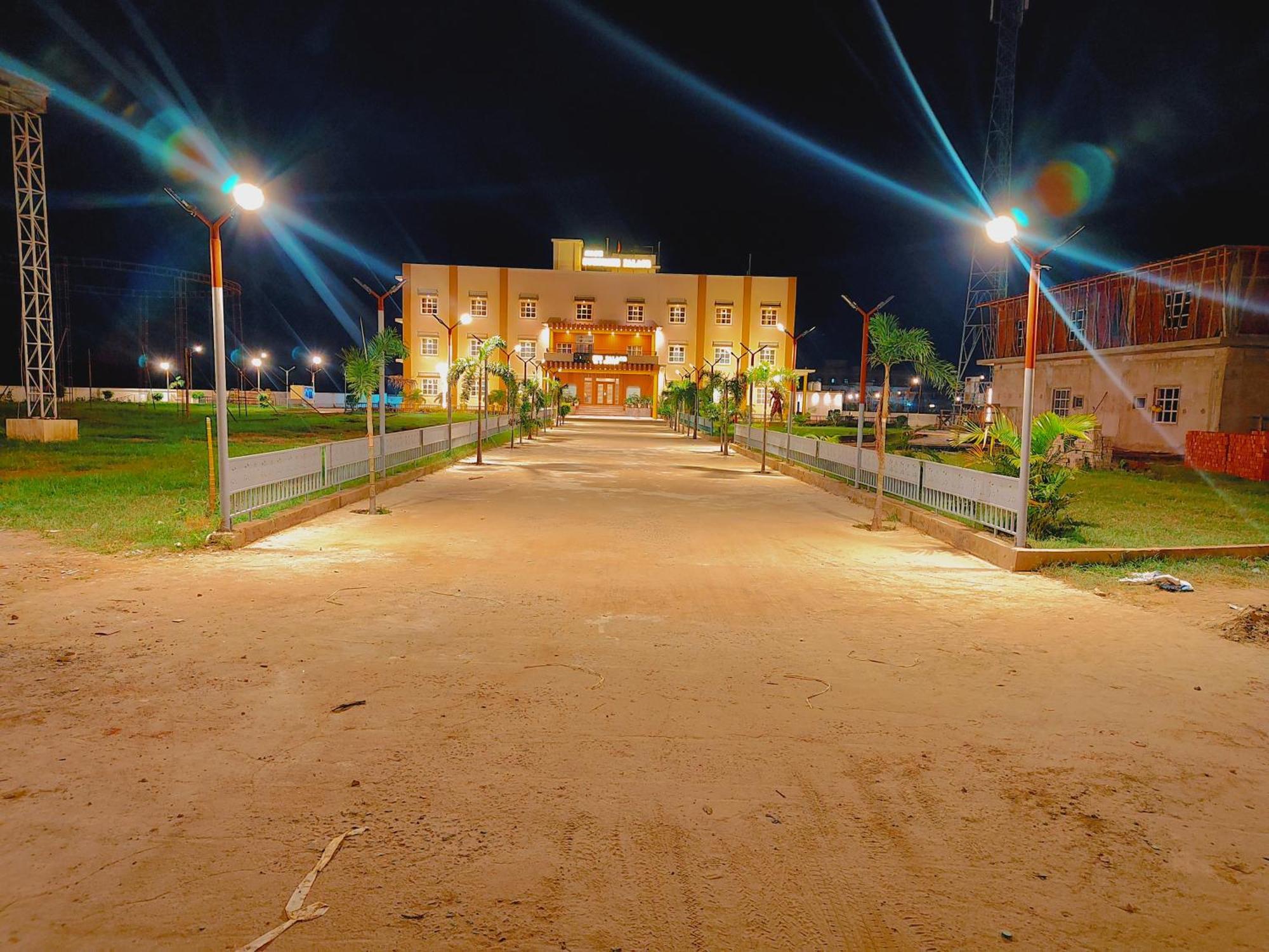 Avadh Sunshine Palace Hotel And Resort Ayodhya Zewnętrze zdjęcie