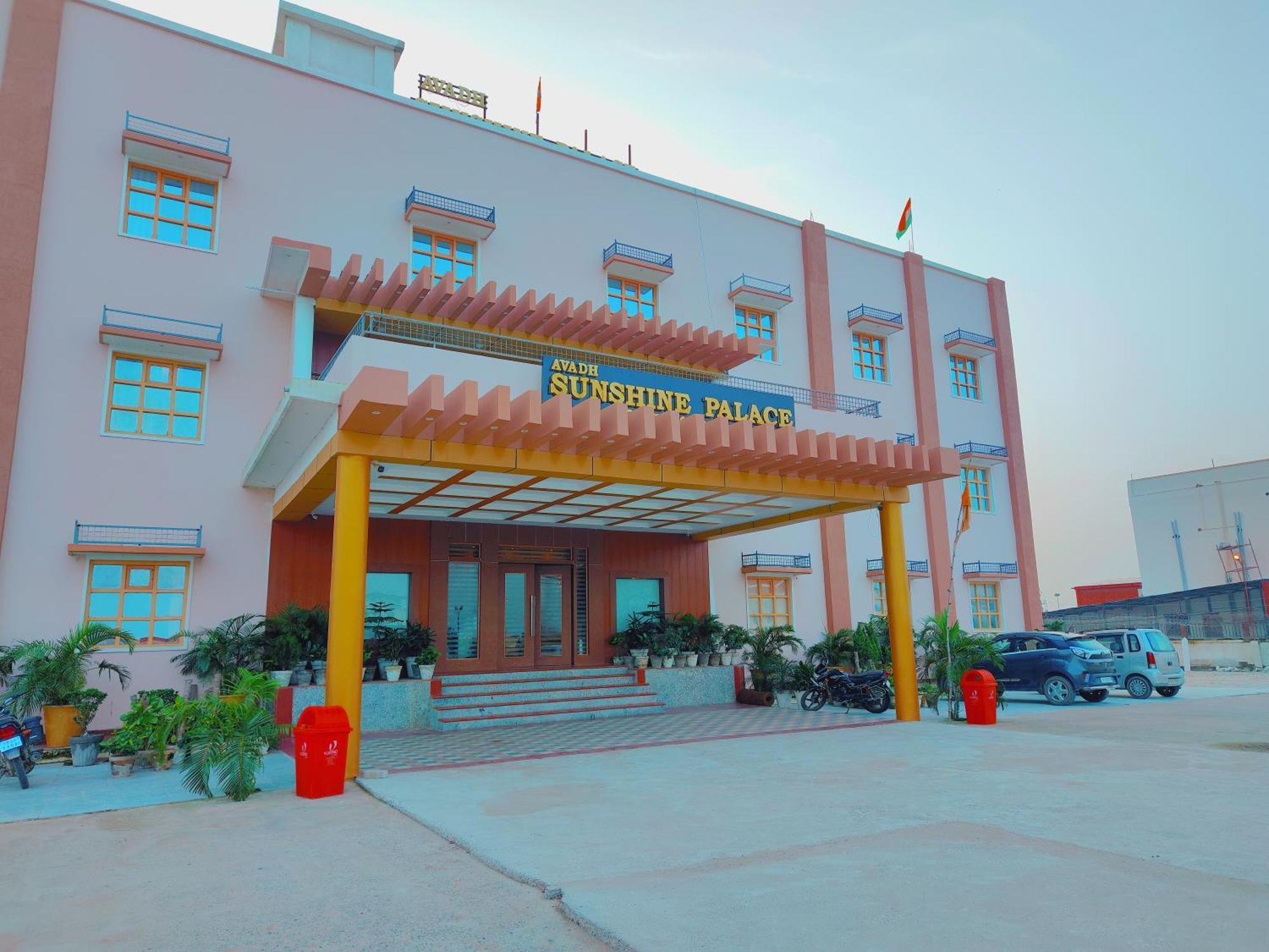 Avadh Sunshine Palace Hotel And Resort Ayodhya Zewnętrze zdjęcie