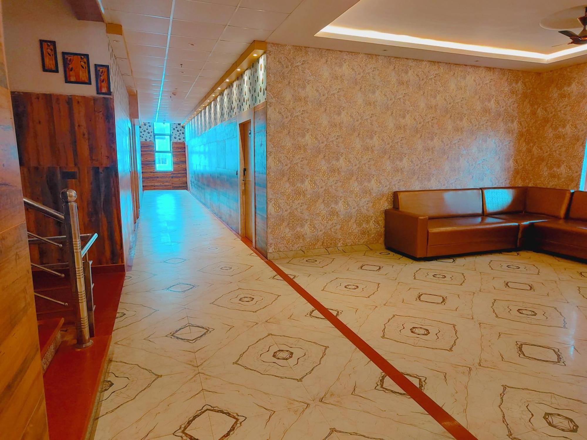 Avadh Sunshine Palace Hotel And Resort Ayodhya Zewnętrze zdjęcie