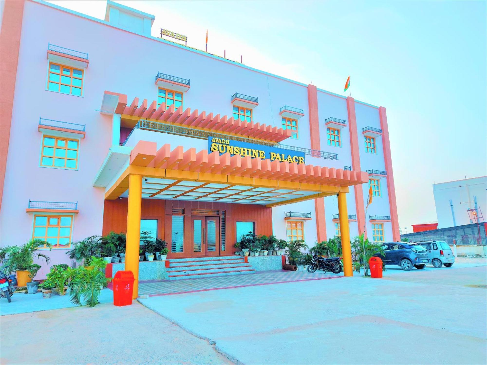 Avadh Sunshine Palace Hotel And Resort Ayodhya Zewnętrze zdjęcie