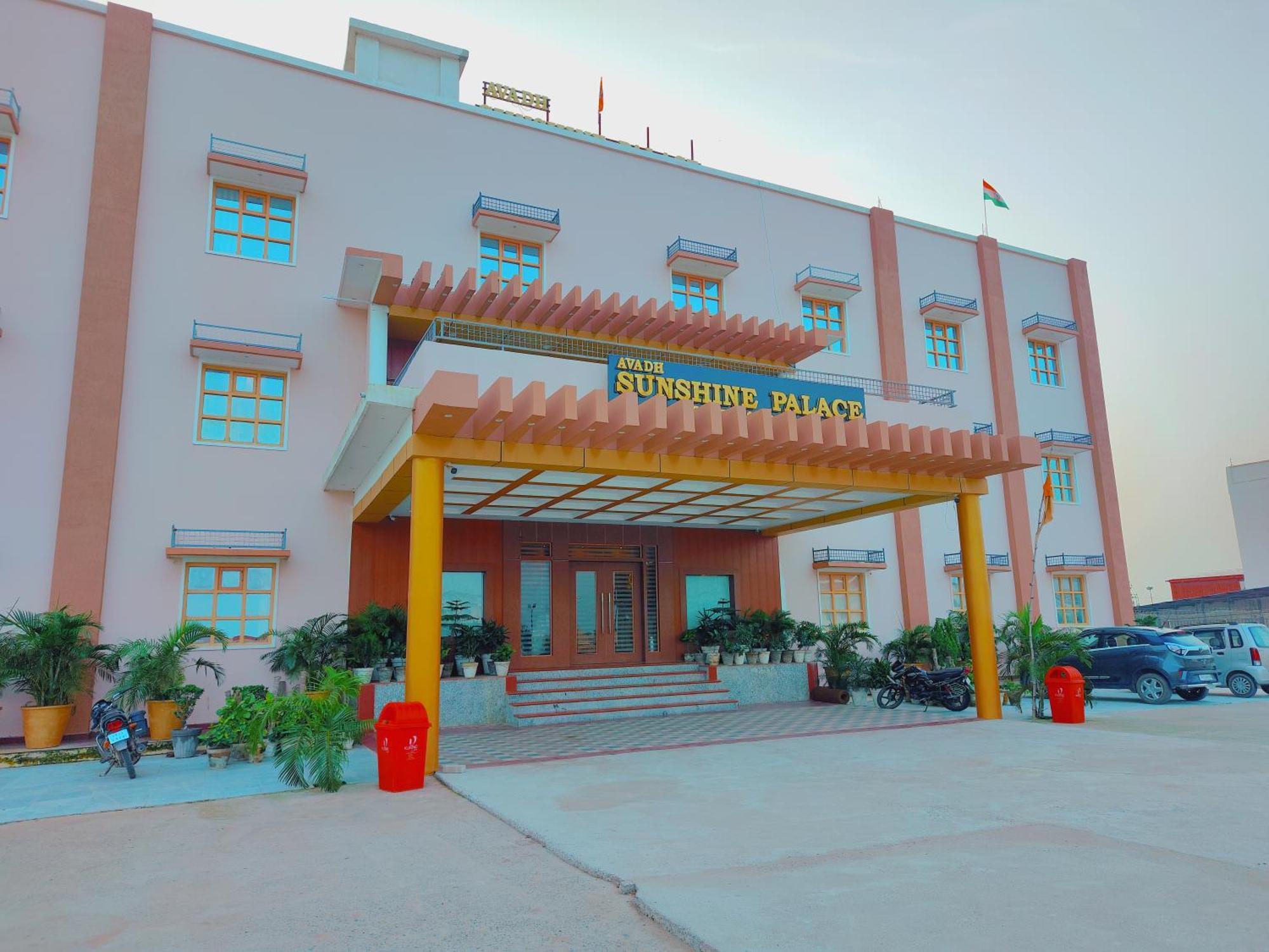 Avadh Sunshine Palace Hotel And Resort Ayodhya Zewnętrze zdjęcie