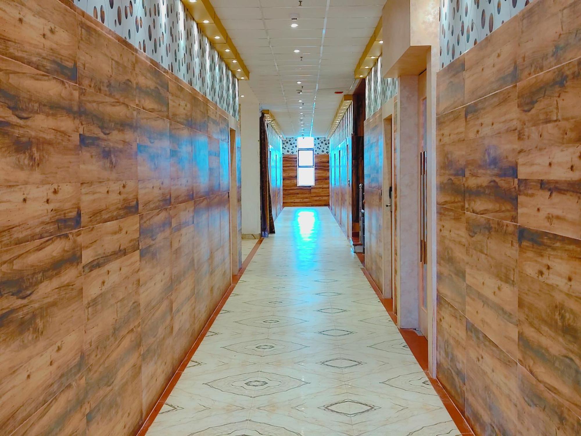 Avadh Sunshine Palace Hotel And Resort Ayodhya Zewnętrze zdjęcie